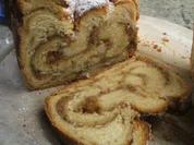 Backen: Marzipan-Hefezopf mit Mandelfüllung - Rezept