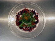 Räucherforellentörtchen mit Dillgelee auf Tomaten-Rucola-Salat - Rezept