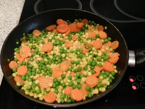 Rezept: Gemüse-Nudelpfanne Bild Nr. 2 Gemüse-Nudelpfanne - Rezept - Bild Nr. 2