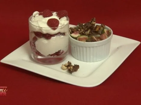 Rezept: Gebackene Quitte mit Feige und Baiser mit Himbeeren und Sahne (Georgina Bülowius) Gebackene Quitte mit Feige und Baiser mit Himbeeren und Sahne (Georgina Bülowius) - Rezept