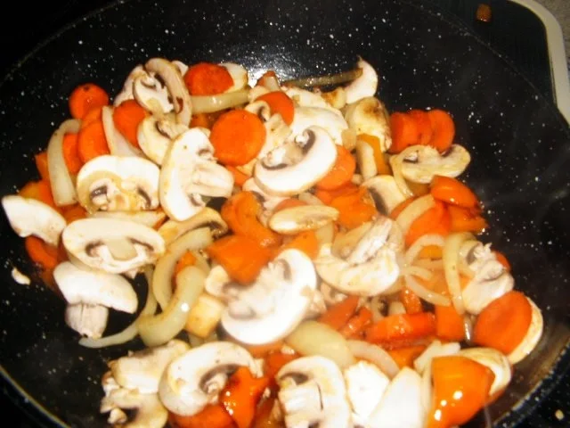 Rezept: Gemüse-Hähnchenpfanne Bild Nr. 5 Gemüse-Hähnchenpfanne - Rezept - Bild Nr. 5