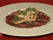Carpaccio von Rote Bete mit geräuchertem Forellenfilet und Meerrettich (Kalle Schwensen) - Rezept
