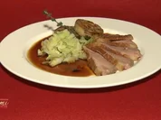 Barbarie-Entenbrust, rosa gebraten an Ingwer-Spitzkohl und Brezenknödel (Kalle Schwensen) - Rezept