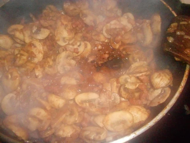 Rezept: Schweinefilet im Speckmantel an Champignonrahm-Pfännchen und Pommes Noisettes Bild Nr. 4 Schweinefilet im Speckmantel an Champignonrahm-Pfännchen und Pommes Noisettes - Rezept - Bild Nr. 4