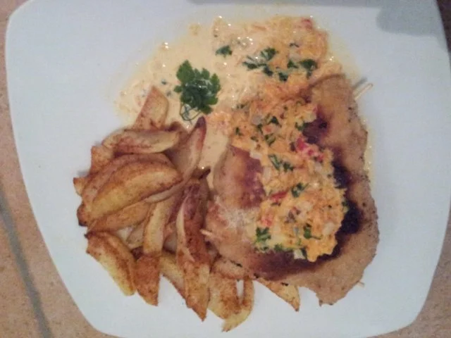 Rezept: Schnitzel mit selbstgemachten Kartoffelspalten Schnitzel mit selbstgemachten Kartoffelspalten - Rezept