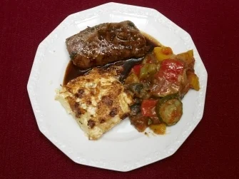 Rezept: Lammrücken in Feigenmostarda mit Tumbet und Kartoffelgratin (Ingrid Peters) Lammrücken in Feigenmostarda mit Tumbet und Kartoffelgratin (Ingrid Peters) - Rezept