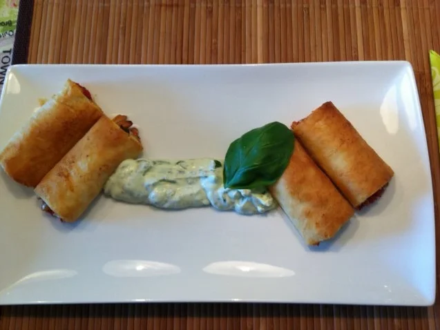 Mini-Tomatenstrudel an Basilikumcreme - Rezept