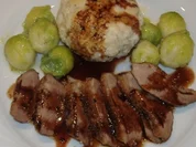 Rezept: Confierte Gänsebrust mit Rotweinjus Confierte Gänsebrust mit Rotweinjus - Rezept