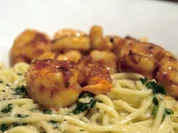 Spaghetti mit Knoblauchsauce und scharfen Garnelen - Rezept