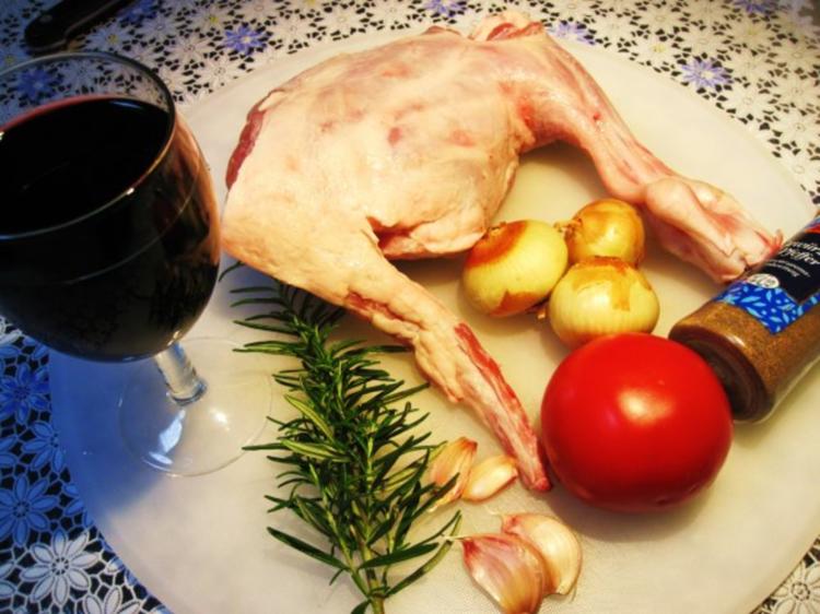 Lammkeule mediterran gewürzt und mit Rotwein geschmort - einfach - von mimi
