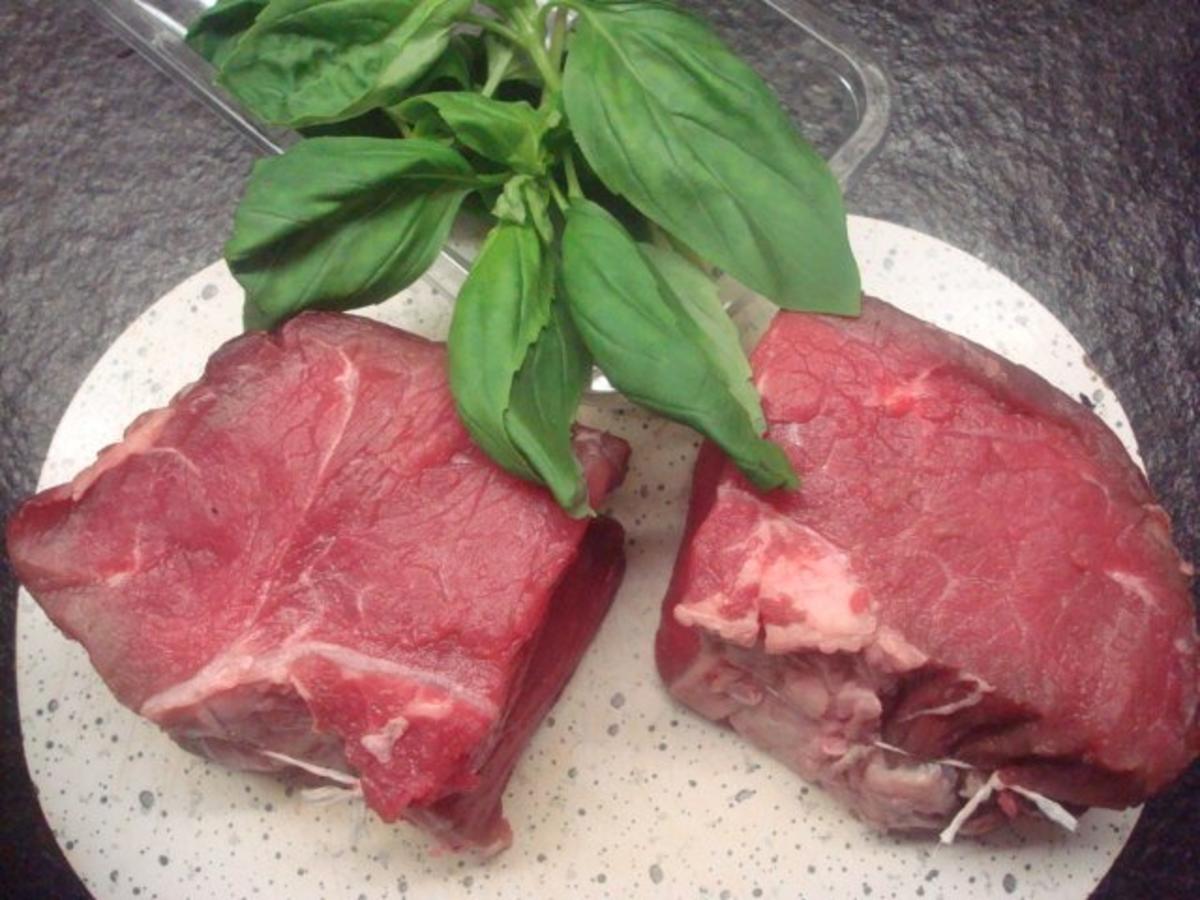 Steak mit mediteranem Gemüse und Kräuterbutter - Rezept