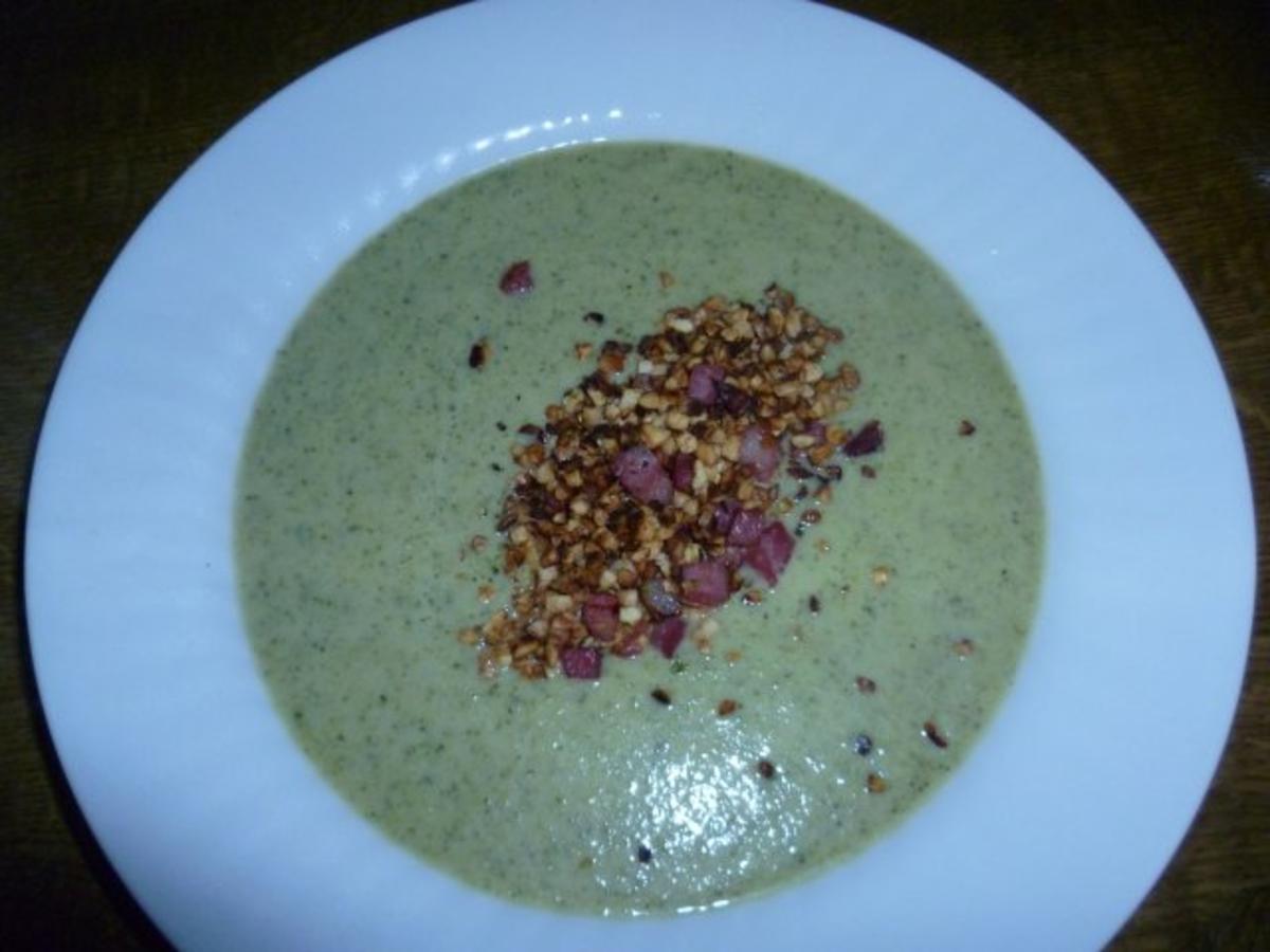 Cremige Brokkolisuppe - Rezept mit Bild - kochbar.de