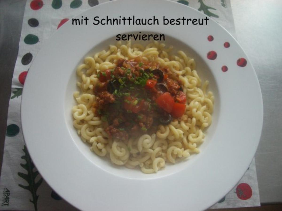 Bilder für Nudelsoße mit dem was im Kühlschrank war - Rezept