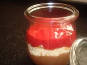 Biskuit mit Schoko-Creme und Fruchtspiegel - Rezept