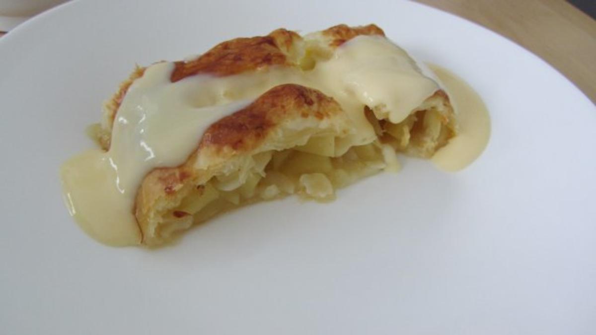 Apfelstrudel aus Blätterteig Rezept Eingereicht von Sanoi