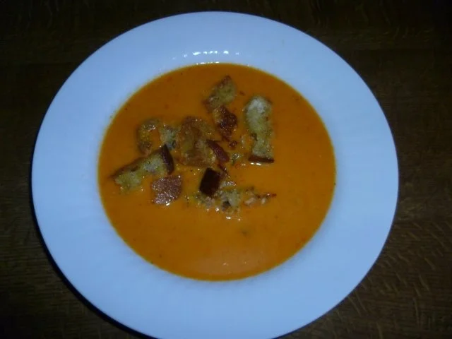 Rezept: Paprikasüppchen mit Knoblauch-Croutons Paprikasüppchen mit Knoblauch-Croutons - Rezept