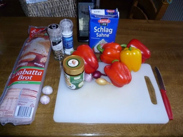 Rezept: Paprikasüppchen mit Knoblauch-Croutons Bild Nr. 2 Paprikasüppchen mit Knoblauch-Croutons - Rezept - Bild Nr. 2