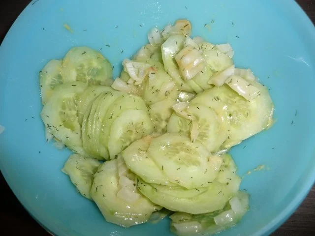 Kartoffel-Gurkensalat gemischt ! Erinnerung an die Kindheit. - Rezept - Bild Nr. 2