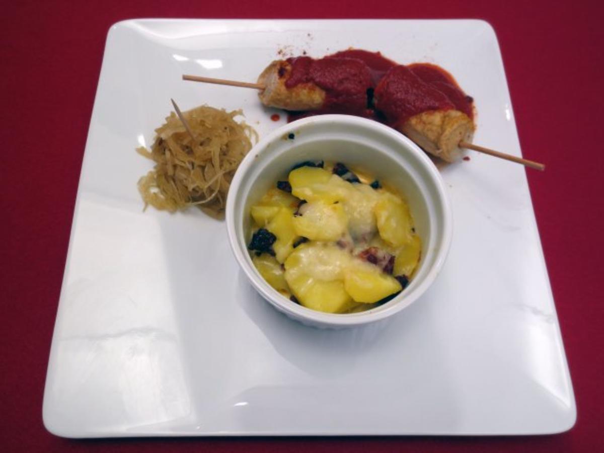 Bilder für Berliner Currywurst, dazu geschichtete Kartoffeln - Rezept