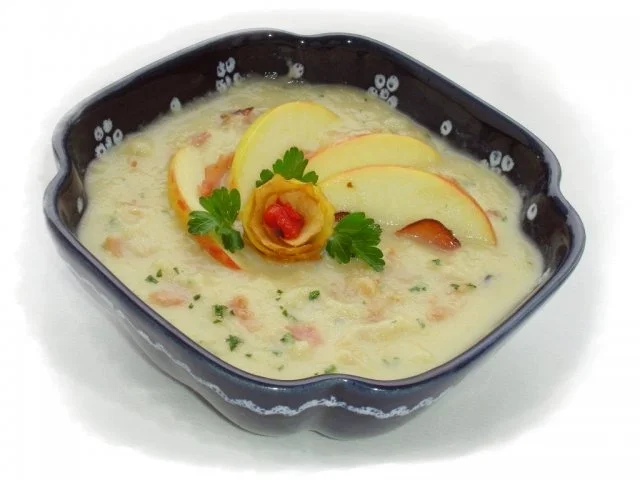 Apfel-Selleriecremesuppe mit Speck - Rezept
