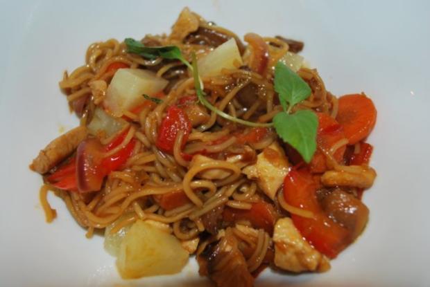 Annis asiatische Bratnudeln 8 Kostbarkeiten - Rezept ...