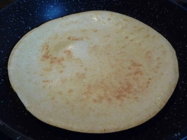 Eierspeisen : Buttermilch-Pfannkuchen mit Kräutersoße - Rezept