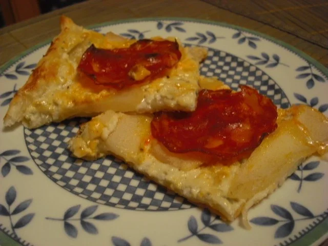 Wurst - Blätterteigkuchen mit Birnen, Blauschimmelkäse und Chorizo - Rezept - Bild Nr. 2