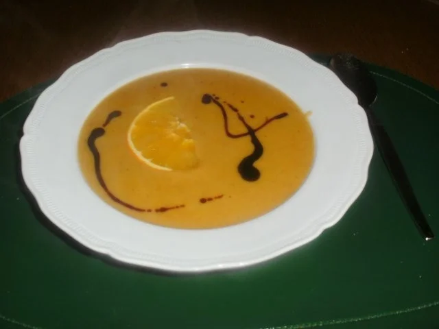 Steckrübensuppe mit Orangen und Kürbiskernöl - Rezept
