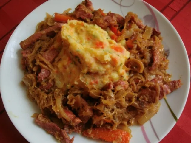 Kasselergeschnetzetes mit Sauerkraut und würzigem Kartoffelpüree - Rezept - Bild Nr. 2