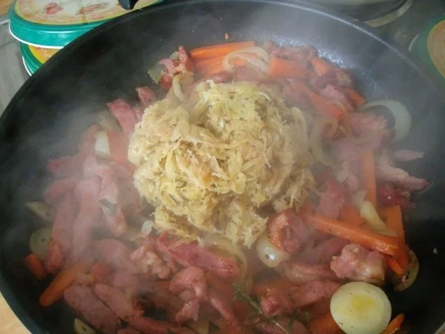 Kasselergeschnetzetes mit Sauerkraut und würzigem Kartoffelpüree - Rezept - Bild Nr. 8