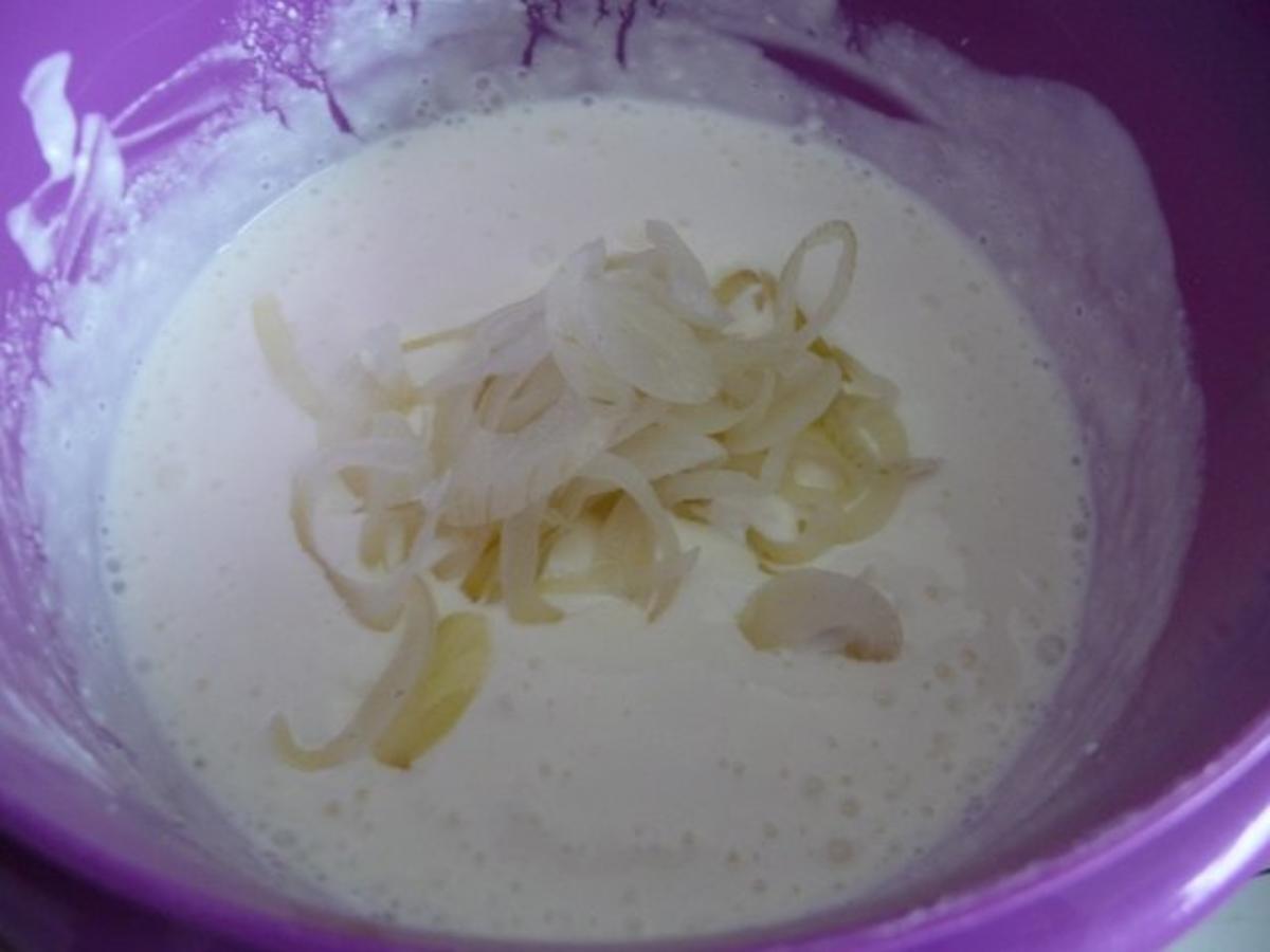 Fisch : Eingelegten Bismarckheringe  an Schmand - Joghurt-Soße mit Petersilien - Kartoffen - Rezept - Bild Nr. 3