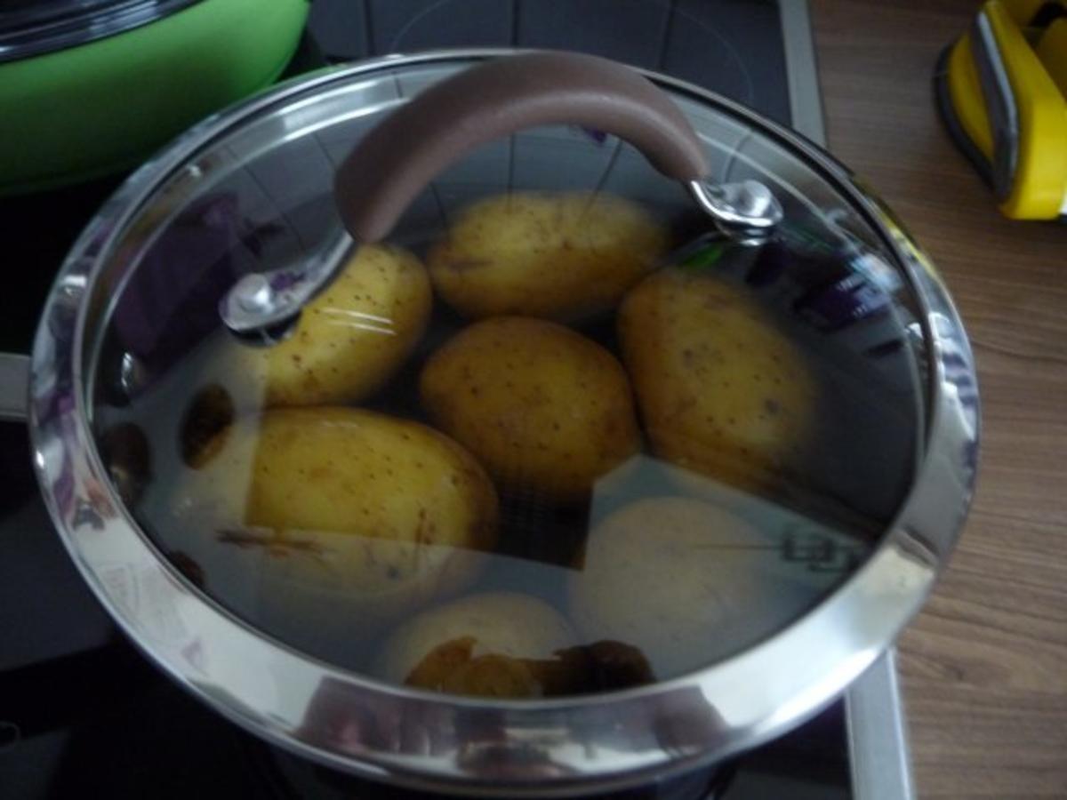 Fisch : Eingelegten Bismarckheringe  an Schmand - Joghurt-Soße mit Petersilien - Kartoffen - Rezept - Bild Nr. 11