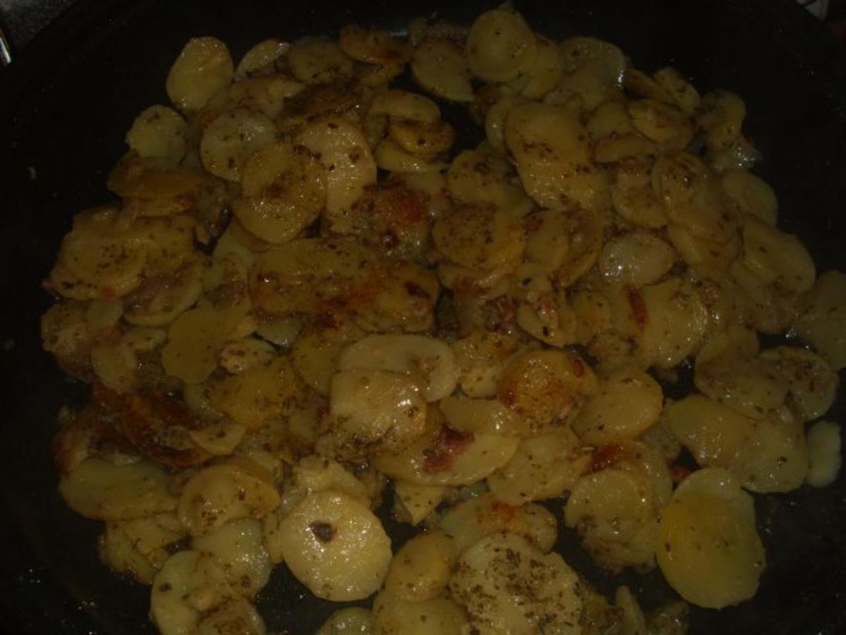 Bratkartoffeln mit Mozzarella und Backcamembert - Rezept - Bild Nr. 2
