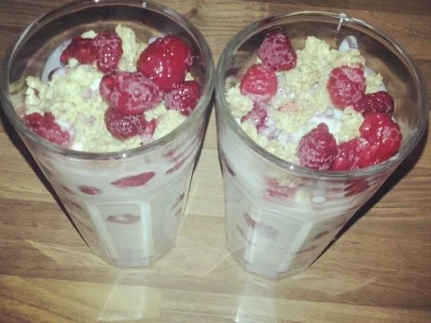 Rezept: Joghurtcreme mit Himbeeren Joghurtcreme mit Himbeeren - Rezept
