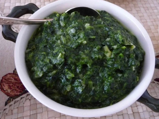 Rezept: Gemüsebeilage : Mangold mit Zwiebel und Lauch Gemüsebeilage : Mangold mit Zwiebel und Lauch - Rezept