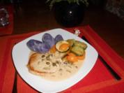 Koteletts mit Käse-Sahne-Soße>> - Rezept
