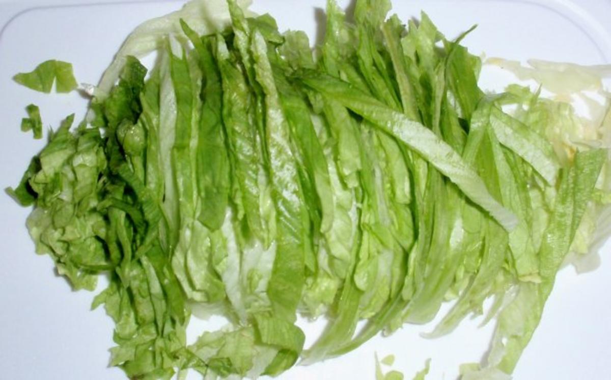 Bunter Salat mit gebratenen Würstchenstreifen und Käse - Rezept - Bild Nr. 4