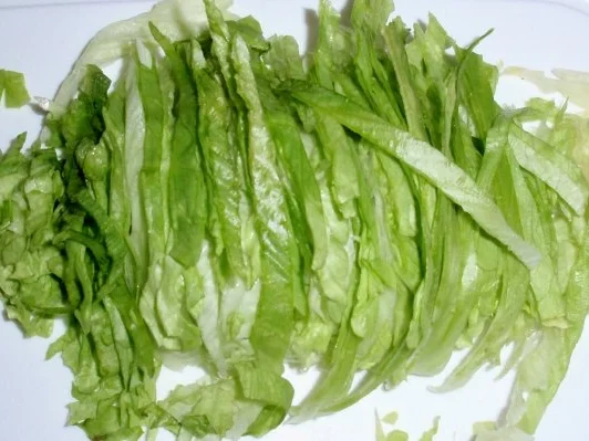 Rezept: Bunter Salat mit gebratenen Würstchenstreifen und Käse Bild Nr. 4 Bunter Salat mit gebratenen Würstchenstreifen und Käse - Rezept - Bild Nr. 4