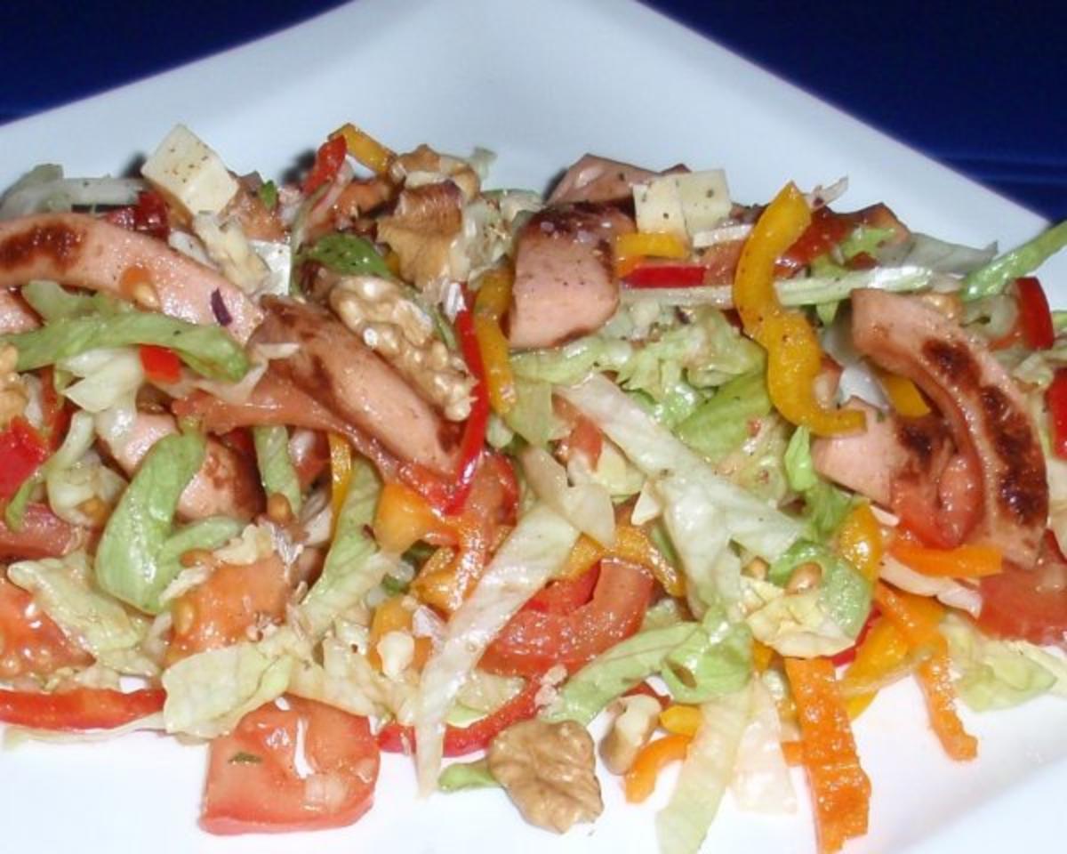 Bunter Salat mit gebratenen Würstchenstreifen und Käse - Rezept - Bild Nr. 13
