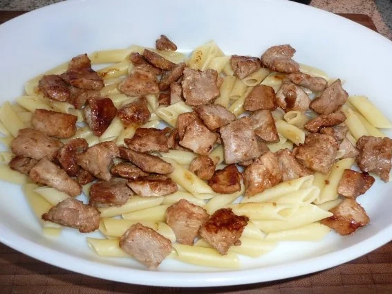 Rezept: Auflauf: Penne mit Schweinefleisch und Porree Bild Nr. 3 Auflauf: Penne mit Schweinefleisch und Porree - Rezept - Bild Nr. 3