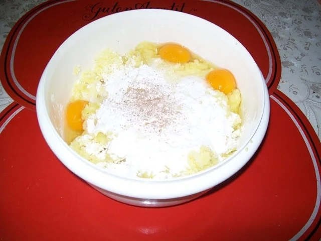 Rezept: Knödel-Beilagen: Opa Alfred`s "Grumbernklies" mit Semmelbrösel Bild Nr. 2 Knödel-Beilagen: Opa Alfred`s "Grumbernklies" mit Semmelbrösel - Rezept - Bild Nr. 2