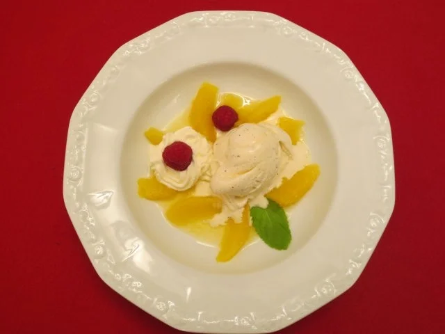 Karamellisierte Orangenfilets mit selbstgemachtem Vanilleeis - Rezept