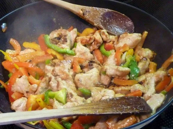 Geflügel : Einen schnellen und bunten Wok - Rezept