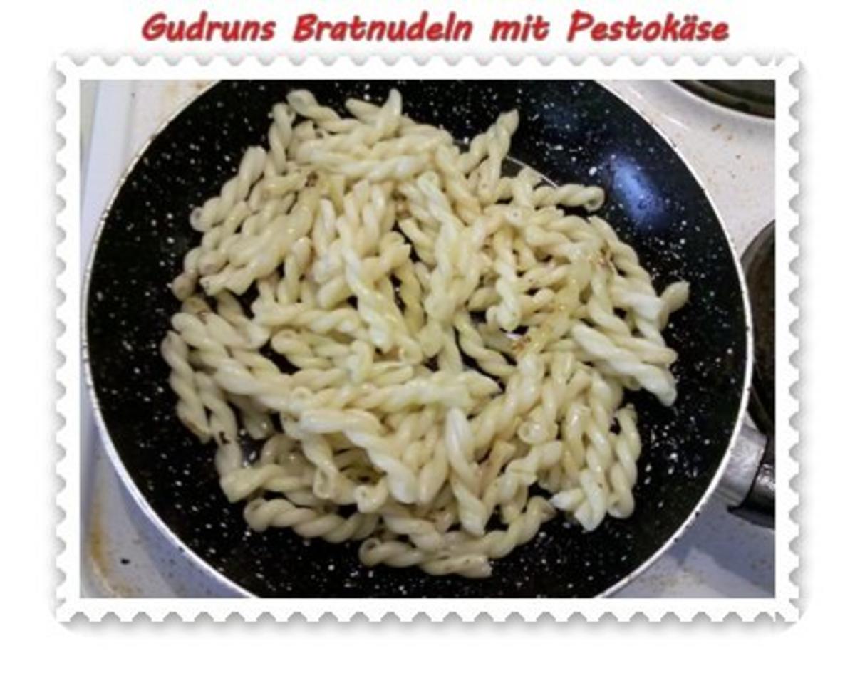 Nudeln: Bratnudeln mit grünem Pestokäse - Landana - Rezept - Bild Nr. 4