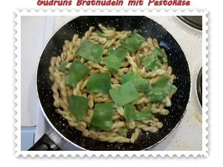 Nudeln: Bratnudeln mit grünem Pestokäse - Landana - Rezept - Bild Nr. 6