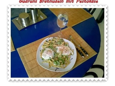 Nudeln: Bratnudeln mit grünem Pestokäse - Landana - Rezept - Bild Nr. 10