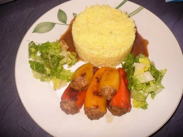 gefüllte Baby-Paprikaschoten an Butterreis - Rezept