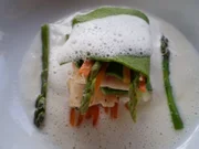 Lasagnette von Kräuter- Nudeln mit Gemüse- Streifen und Saibling - Rezept