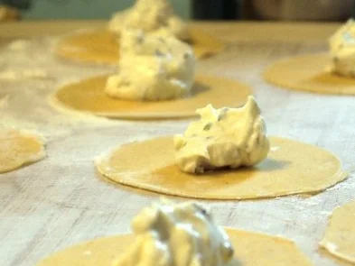 Rezept: Ravioli mit Gorgonzola-Füllung, dazu eine einfache Tomatensauce Bild Nr. 12 Ravioli mit Gorgonzola-Füllung, dazu eine einfache Tomatensauce - Rezept - Bild Nr. 12