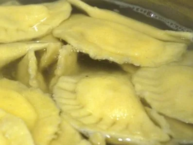 Rezept: Ravioli mit Gorgonzola-Füllung, dazu eine einfache Tomatensauce Bild Nr. 17 Ravioli mit Gorgonzola-Füllung, dazu eine einfache Tomatensauce - Rezept - Bild Nr. 17